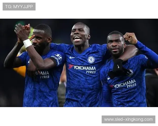 足球明星通过抗议行动呼吁社会关注不公与人权问题引发广泛讨论